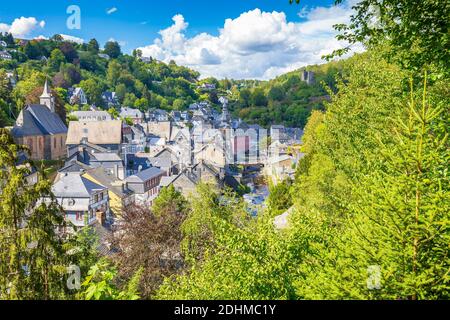 Il meglio del villaggio turistico Monschau, situato sulle colline del Nord Eifel, all'interno del Hohes Venn - Parco Naturale Eifel nella stretta valle del Foto Stock