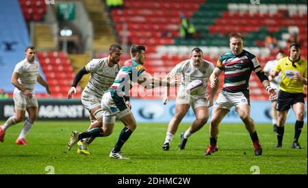 Leicester, Regno Unito. 11 Dicembre 2020. ; Welford Road Stadium, Leicester, Midlands, Inghilterra; European Rugby Challenge Cup, Leicester Tigers Versus Brive; ben White of Leicester Tigers Passing the ball Credit: Action Plus Sports Images/Alamy Live News Foto Stock