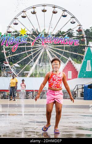 Birmingham Alabama, Splash Adventure precedentemente VisionLand Magic Adventure, fontana Black girl kid bambino ruota panoramica, Foto Stock