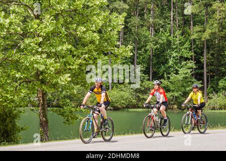 Birmingham Alabama, Oak Mountain state Park, mountain bike trail uomo donna donna donna equitazione biciclette, Foto Stock