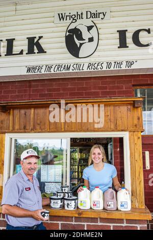 Alabama Alexandria Wright caseificio fattoria vitelli mucche pascolo, all'ingrosso produttore di formaggio agricoltore prodotti lattiero-caseari mostra vendita, Foto Stock