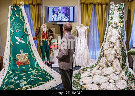 Alabama Mobile Carnival Museum Mardi Gras, mostra collezione abiti gioielli, Foto Stock