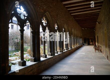 Vista esterna del nuovo Museo Unterlinden a Colmar, Francia orientale il 22 gennaio 2016. Il museo è stato ristrutturato e ingrandito dagli architetti svizzeri Herzog e de Meuron e riaperto nel dicembre 2015. È la più visitata in Alsazia e una delle più visitate in Francia al di fuori della regione di Parigi. Il capolavoro del museo è la pala d'altare di Isenheim (Retable d'Issenheim) di Matthias Gruenewald, un polittico di undici pannelli è esposto nella cappella del museo. Il museo ospita anche opere di Pablo Picasso (arazzo di Guernica lungo 7 metri), Jean Dubuffet, Fernand Leger, Foto Stock