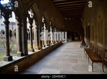 Vista esterna del nuovo Museo Unterlinden a Colmar, Francia orientale il 22 gennaio 2016. Il museo è stato ristrutturato e ingrandito dagli architetti svizzeri Herzog e de Meuron e riaperto nel dicembre 2015. È la più visitata in Alsazia e una delle più visitate in Francia al di fuori della regione di Parigi. Il capolavoro del museo è la pala d'altare di Isenheim (Retable d'Issenheim) di Matthias Gruenewald, un polittico di undici pannelli è esposto nella cappella del museo. Il museo ospita anche opere di Pablo Picasso (arazzo di Guernica lungo 7 metri), Jean Dubuffet, Fernand Leger, Foto Stock