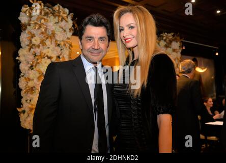 Adriana Karembeu e suo marito Andre Ohanian presenziano alla cena annuale del Consiglio di coordinamento delle organizzazioni armene di Francia (CCAF) che si è tenuto all'Hotel des Collectionneurs a Parigi, in Francia, il 28 gennaio 2016. Foto di Christian Liegi/ABACAPRESS.COM Foto Stock