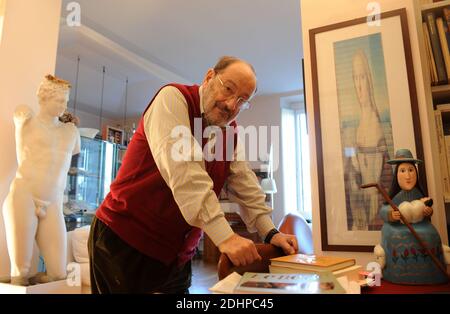 File photo : lo scrittore italiano Umberto Eco a casa a Milano il 6 marzo 2014. Eco, meglio conosciuto per il suo romanzo il nome della Rosa, è morto all'età di 84 anni. La sua famiglia dice che è morto tardi venerdì a casa sua. The Name of the Rose è stato realizzato in un film nel 1989 con l'attore scozzese Sean Connery. Eco, che scrisse anche il romanzo di Foucault's Pendulum, continuò a pubblicare nuove opere, con Year Zero rilasciato lo scorso anno. Foto di Eric Vandeville/ABACAPRESS.COM Foto Stock