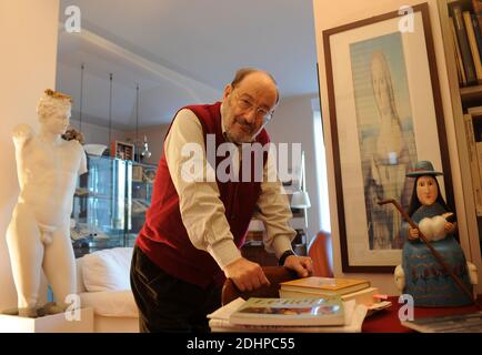 File photo : lo scrittore italiano Umberto Eco a casa a Milano il 6 marzo 2014. Eco, meglio conosciuto per il suo romanzo il nome della Rosa, è morto all'età di 84 anni. La sua famiglia dice che è morto tardi venerdì a casa sua. The Name of the Rose è stato realizzato in un film nel 1989 con l'attore scozzese Sean Connery. Eco, che scrisse anche il romanzo di Foucault's Pendulum, continuò a pubblicare nuove opere, con Year Zero rilasciato lo scorso anno. Foto di Eric Vandeville/ABACAPRESS.COM Foto Stock