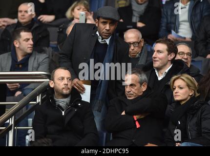 Loup-Denis Elion, TThierry Ardisson e sua moglie Audrey Crespo-Mara che partecipano alla prima partita di calcio della Francia (L1) tra Paris Saint-Germain (PSG) e Reims allo stadio Parc des Princes di Parigi, Francia, il 20 febbraio 2016. PSG ha vinto 4-1. Foto di Christian Liegi/ABACAPRESS.COM Foto Stock