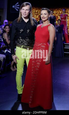 Christophe Guillarme e Priscilla Betti percorrono la pista durante lo spettacolo Christophe Guillarme nell'ambito della settimana della moda Autunno/Inverno 2016/2017 di Parigi, il 2 marzo 2016, a Parigi, Francia. Foto di Jerome Domine/ABACAPRESS.COM Foto Stock