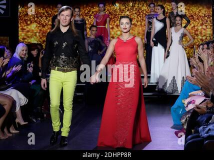 Christophe Guillarme e Priscilla Betti percorrono la pista durante lo spettacolo Christophe Guillarme nell'ambito della settimana della moda Autunno/Inverno 2016/2017 di Parigi, il 2 marzo 2016, a Parigi, Francia. Foto di Jerome Domine/ABACAPRESS.COM Foto Stock