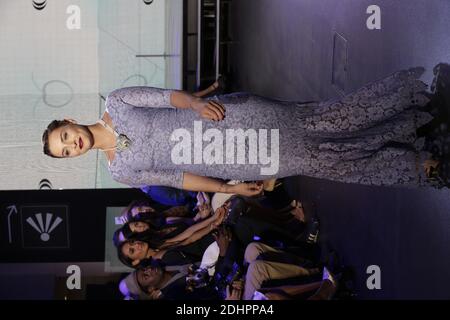 Priscilla Betti cammina sulla pista durante la mostra Christophe Guillarme nell'ambito della settimana della moda Autunno/Inverno 2016/2017 di Parigi, il 2 marzo 2016, a Parigi, Francia. Foto di Jerome Domine/ABACAPRESS.COM Foto Stock