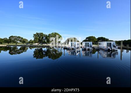 Everglades National Park, Florida - 20 settembre 2020 - Flamingo Marina sulla fresca e soleggiata mattina d'autunno. Foto Stock