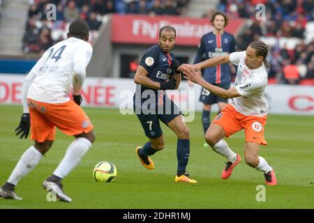 Lucas Moura di PSG ha combattuto contro Daniel Congre di Montpellier durante la prima partita di calcio della Francia, Parigi-St-Germain contro Montpellier, a Parc des Princes, Parigi, Francia, il 5 marzo 2016. PSG e Montpellier hanno disegnato 0-0. Foto di Henri Szwarc/ABACAPRESS.COM Foto Stock