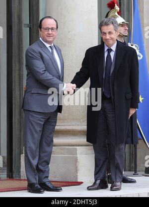 FRANÇOIS HOLLANDE, NICOLAS SARKOZY - ENTERTIEN AVEC GERARD LARCHER, PRESIDENT DU SENAT, NICOLAS SARKOZY, PRESIDENT DU PARTI LES REPUBLICAINS, CHRISTIAN JACOB, PRESIDENT DU GROUPE LES REPUBLICAINS A L'ASSEMBLEE NATIONALE, ET CATHERINE DEROCHE, VICE-PRESIDENTE DU GROUPE LES REPUBLINA, PARIGI 22, 01/AICA, 2016/AICA, PARIGI,  /AICA. Foto di Nasser Berzane/ABACAPRESS.COM Foto Stock