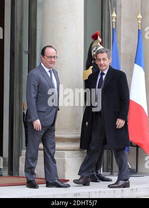 FRANÇOIS HOLLANDE, NICOLAS SARKOZY - ENTERTIEN AVEC GERARD LARCHER, PRESIDENT DU SENAT, NICOLAS SARKOZY, PRESIDENT DU PARTI LES REPUBLICAINS, CHRISTIAN JACOB, PRESIDENT DU GROUPE LES REPUBLICAINS A L'ASSEMBLEE NATIONALE, ET CATHERINE DEROCHE, VICE-PRESIDENTE DU GROUPE LES REPUBLINA, PARIGI 22, 01/AICA, 2016/AICA, PARIGI,  /AICA. Foto di Nasser Berzane/ABACAPRESS.COM Foto Stock