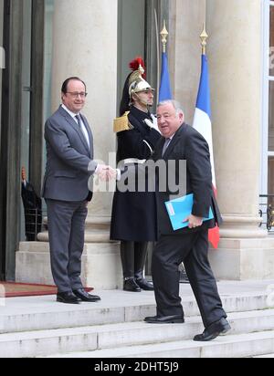 FRANÇOIS HOLLANDE, GERARD LARCHER - ENTERTIEN AVEC GERARD LARCHER, PRESIDENT DU SENAT, NICOLAS SARKOZY, PRESIDENT DU PARTI LES REPUBLICAINS, CHRISTIAN JACOB, PRESIDENT DU GROUPE LES REPUBLICAINS A L'ASSEMBLEE NATIONALE, ET CATHERINE DEROCHE, VICE-PRESIDENTE DU GROUPE AREL, PARIGI 22/01, LES SENA/UBLE, 2016, PARIGI, LES ICA/UBLE, PARIGI. Foto di Nasser Berzane/ABACAPRESS.COM Foto Stock