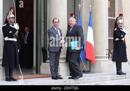 FRANÇOIS HOLLANDE, GERARD LARCHER - ENTERTIEN AVEC GERARD LARCHER, PRESIDENT DU SENAT, NICOLAS SARKOZY, PRESIDENT DU PARTI LES REPUBLICAINS, CHRISTIAN JACOB, PRESIDENT DU GROUPE LES REPUBLICAINS A L'ASSEMBLEE NATIONALE, ET CATHERINE DEROCHE, VICE-PRESIDENTE DU GROUPE AREL, PARIGI 22/01, LES SENA/UBLE, 2016, PARIGI, LES ICA/UBLE, PARIGI. Foto di Nasser Berzane/ABACAPRESS.COM Foto Stock