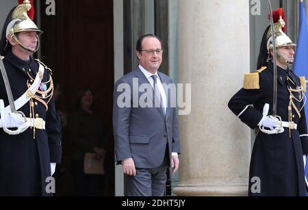 FRANÇOIS HOLLANDE - ENTERTIEN AVEC GERARD LARCHER, PRESIDENT DU SENAT, NICOLAS SARKOZY, PRESIDENT DU PARTI LES REPUBLICAINS, CHRISTIAN JACOB, PRESIDENT DU GROUPE LES REPUBLICAINS A L'ASSEMBLEE NATIONALE, ET CATHERINE DEROCHE, VICE-PRESIDENTE DU GROUPE LES REPUBLICAINS, PARIS 22/01, AU SENA/2016, PARIS ELYS/ . Foto di Nasser Berzane/ABACAPRESS.COM Foto Stock