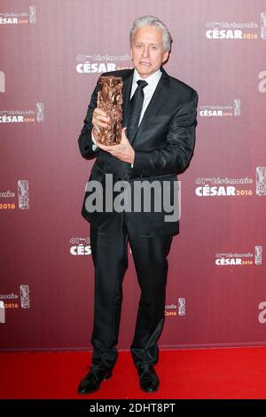 MICHAEL DOUGLAS CESAR D'HONNEUR - 41EME CEREMONIE DES CESAR 2016 Au THEATRE DU CHATELET Foto di Nasser Berzane/ABACAPRESS.COM Foto Stock