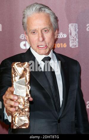 MICHAEL DOUGLAS CESAR D'HONNEUR - 41EME CEREMONIE DES CESAR 2016 Au THEATRE DU CHATELET Foto di Nasser Berzane/ABACAPRESS.COM Foto Stock