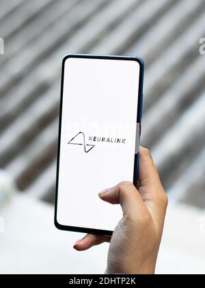 Assam, india - 20 Dicembre 2020 : il logo di Neuralink sull'immagine di scorta dello schermo del telefono. Foto Stock