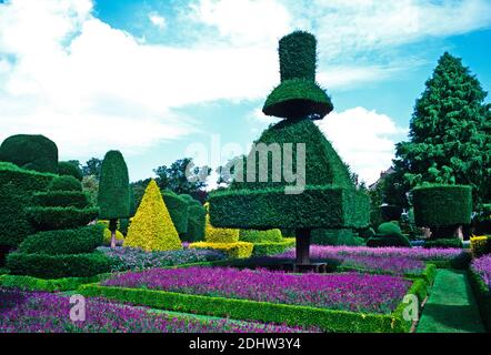 Impressionante giardino Topiary nel Distretto dei Laghi di Cumbria Foto Stock