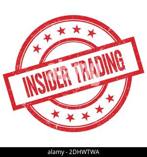 Testo DI INSIDER TRADING scritto sul francobollo rosso rotondo in gomma vintage. Foto Stock