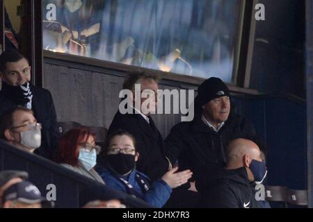 Southend, Regno Unito. 10 dicembre 2020. Il proprietario della Southend United Ron Martin guarda durante la partita League One tra Southend United e Scunthorpe United a Roots Hall a Southend. Credit: Holly Allison/TPI/Alamy Live News Foto Stock