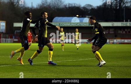 CRAWLEY, INGHILTERRA. IL 12 DICEMBRE Sam Hird di Barrow festeggia con i compagni di squadra dopo aver messo la sua squadra 2-1 in su durante la partita di Sky Bet League 2 tra Crawley Town e Barrow al Broadfield Stadium di Crawley sabato 12 dicembre 2020. (Credit: Chris Booth | MI News) Credit: MI News & Sport /Alamy Live News Foto Stock