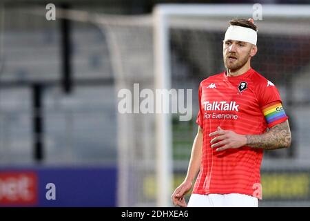 Salford, Regno Unito. 12 dicembre 2020. Ashley Eastham di Salford City guarda sopra. EFL Skybet Football League Two match, Salford City contro Cheltenham Town al Peninsula Stadium di Salford, Greater Manchester, sabato 12 dicembre 2020. Questa immagine può essere utilizzata solo per scopi editoriali. Solo per uso editoriale, è richiesta una licenza per uso commerciale. Nessun uso in scommesse, giochi o un singolo club/campionato/giocatore publications.pic di Chris Stading/Andrew Orchard sports photography/Alamy Live News Credit: Andrew Orchard sports photography/Alamy Live News Foto Stock