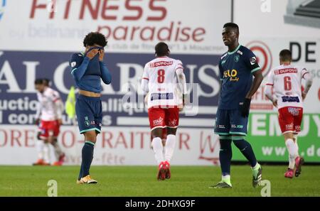 Mouscron, Belgio. 12 dicembre 2020. MOUSCRON, BELGIO - DICEMBRE 12: Ryan Sanusi di Beerschot si sbatte durante la giornata di Jupiler Pro League 16 tra Royal Excel Mouscron e K. Beerschot V.A. il 12 dicembre 2020 a Mouscron, Belgio. (Foto di Vincent Van Doornick/Isosport) Credit: Pro Shots/Alamy Live News Foto Stock