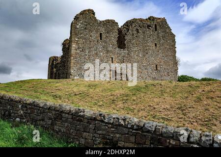 Rovine del castello di Thirlwall, vicino a Greenhead, Northumberland, Inghilterra, Regno Unito Foto Stock