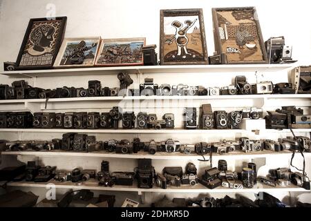 Lo Studio e le sue fotocamere del fotografo maliano famos Malick Sidibé a Bamako, Mali, Africa occidentale. Foto Stock