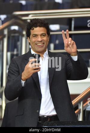 L'ex giocatore brasiliano Rai Souza Vieira de Oliveira nelle tribune che guarda la partita di calcio della UEFA Champions League Quarter-Final, prima tappa, Parigi Saint-Germain vs Manchester City allo stadio Parc des Princes di Parigi, Francia PN 6 aprile 2016. Foto di Christian Liegi/ABACAPRESS.COM Foto Stock