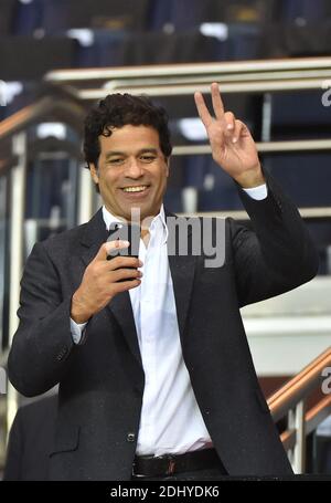 L'ex giocatore brasiliano Rai Souza Vieira de Oliveira nelle tribune che guarda la partita di calcio della UEFA Champions League Quarter-Final, prima tappa, Parigi Saint-Germain vs Manchester City allo stadio Parc des Princes di Parigi, Francia PN 6 aprile 2016. Foto di Christian Liegi/ABACAPRESS.COM Foto Stock