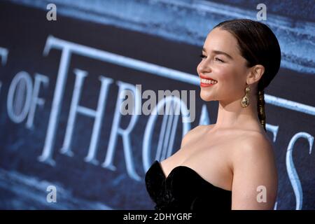 Emilia Clarke partecipa alla prima della stagione 6 del 'Trono di Spade' di HBO al Teatro Cinese il 10 aprile 2016 a Los Angeles, CA, USA. Foto di Lionel Hahn/ABACAPRESS.COM Foto Stock