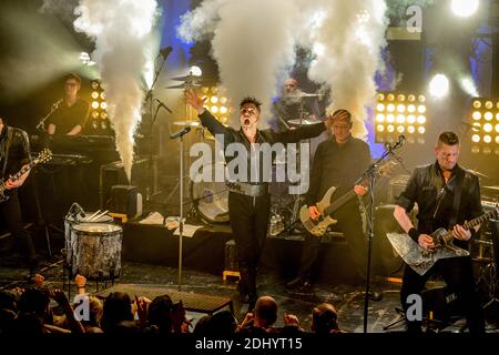 La band rock-metal tedesca Oomph si esibisce dal vivo sul palco al Ninkasi KAO di Lione, in Francia, il 19 aprile 2016. Foto Julien Reynaud/APS-Medias/ABACAPRESS.COM Foto Stock