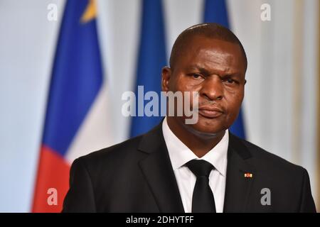 Il presidente dell'Africa centrale Faustin-Archange Touadera durante una conferenza stampa congiunta con il presidente francese Francois Hollande dopo i colloqui avuti il 20 aprile 2016 al Palazzo Elysee di Parigi, Francia. Foto di Christian Liegi/ABACAPRESS.COM Foto Stock