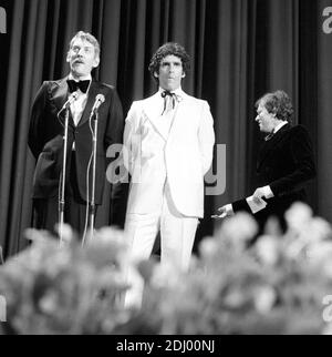 File - Donald Sutherland ed Elliott Gould partecipano al 27° Festival annuale del cinema di Cannes, in Francia, il 1974. Foto di Agence/APS-MEDIAS/ABACAPRESS.COM Foto Stock