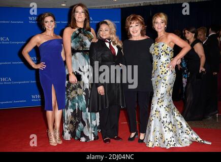 Il cast del View (L-R) Paula Faris, Michelle Collins, Raven-Symone, Joy Behar e Candace Cameron-Bure arrivano alla cena annuale della White House Corresioned' Association (WHCA) a Washington, DC, USA, il 30 aprile 2016. Foto di Riccardo Savi/ABACAPRESS.COM Foto Stock