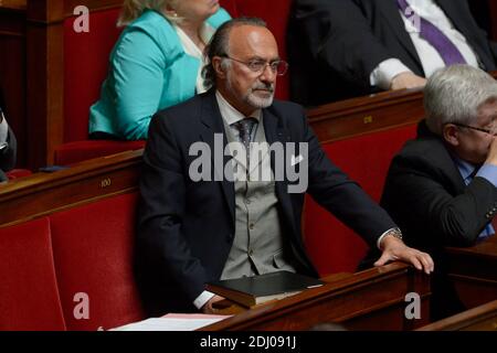 Il membro del parlamento dei Repubblicani e il milionario Olivier Dassault durante una sessione di "interrogazioni al governo" all'Assemblea nazionale francese di Parigi, Francia, il 4 maggio 2016. Foto di Henri Szwarc/ABACAPRESS.COM Foto Stock