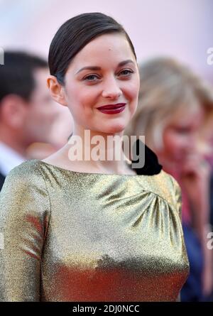 File photo : Marion Cotillard partecipa alla proiezione del Mal De Pierres al Palais des Festivals di Cannes, in Francia, il 15 maggio 2016, nell'ambito del 69° Festival del Cinema di Cannes. Quasi non appena le notizie si sono interrotte circa il divorzio di Brad Pitt e Angelina Jolie, la gente ha cominciato a puntare le dita. E la maggior parte erano rivolti alla sua co-stella alleata Marion Cotillard. Ma gli amici dell’attrice francese si sono precipitati verso la sua difesa, dicendo che sarebbe stata "assolutamente devastata" da suggerimenti che ha qualsiasi ruolo da svolgere nella sensazionale divisione, o che è stata infedele verso il suo compagno, l’attore Guillaume Canet, 43. PH Foto Stock