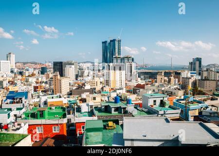 Vista panoramica della città di Busan e del mare dall'Osservatorio di Kim Minbu a Busan, Corea Foto Stock