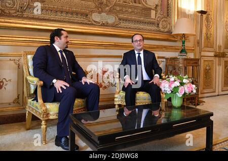Il presidente francese Francois Hollande e l'ex primo ministro libanese Saad Hariri , leader della maggioranza parlamentare libanese, si riuniscono il 17 maggio 2016 nel palazzo presidenziale Elysee di Parigi. Foto di Christian Liegi/ABACAPRESS.COM Foto Stock