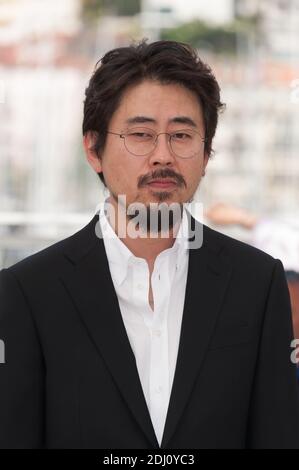 Regista Na Hong-Jin alla fotocellula del film 'Goksung (gli stranieri)' come parte del 69° Festival Internazionale del Cinema di Cannes, al Palais des Festivals di Cannes, Francia meridionale, il 18 maggio 2016. Foto di Nicolas Genin/ABACAPRESS.COM Foto Stock