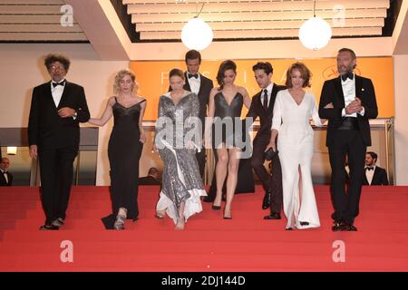 Vincent Cassel, Nathalie Baye, Xavier Dolan, Marion Cotillard, Lea Seydoux e Gaspard Ulliel che escono dalla proiezione "Juste la fin du Monde" al Palais des Festivals di Cannes, Francia, il 19 maggio 2016, nell'ambito del 69° Festival del Cinema di Cannes. Foto di Aurore Marechal/ABACAPRESS.COM Foto Stock