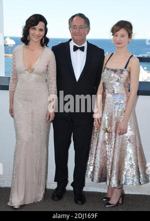 Esclusiva - Juliette Binoche, Direttore della Fotografia Peter Suschitzky e Alba Rohrwacher al Tributo di Angenieux al Direttore della Fotografia Peter Suschitzky al Palais des Festivals a Cannes, Francia, il 20 maggio 2016, nell'ambito del 69° Festival del Cinema di Cannes. Foto di Lionel Hahn/ABACAPRESS.COM Foto Stock