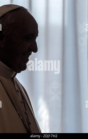 Papa Francesco incontra il presidente bielorusso Alexander Lukashenko in Vaticano il 21 maggio 2016. Foto di ABACAPRESS.COM Foto Stock