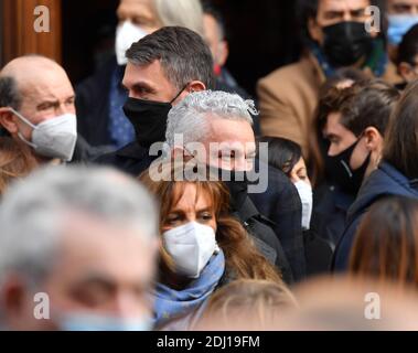 Vicenza. 12 dicembre 2020. Gli ex calciatori italiani Paolo Maldini (C, dietro) e Roberto Baggio (davanti C) partecipano al servizio funebre di Paolo Rossi a Vicenza, Italia, il 12 dicembre 2020. Paolo Rossi, ex attaccante stella italiano che guidò il lato nazionale al trionfo della Coppa del mondo FIFA 1982, morì all'età di 64 anni il 10 dicembre. Credit: Xinhua/Alamy Live News Foto Stock