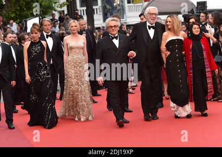 I membri della giuria Arnaud Desplechin, Laszlo Nemes, Vanessa Paradis, Katayoon Shahabi, George Miller, Valeria Golino, Kirsten Dunst, Donald Sutherland e Mads Mikkelsen partecipano alla cerimonia di chiusura del 69° Festival di Cannes il 22 maggio 2016. Foto di Lionel Hahn/ABACAPRESS.COM Foto Stock